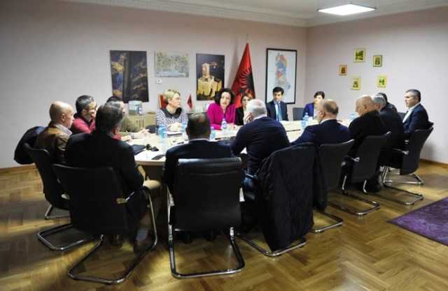 Lejet e ndertimit, ministrja Gjermeni takim me shoqaten e ndertuesve